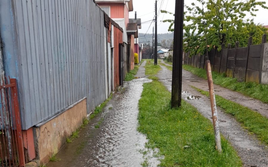 Equipos de Aguas Décima trabajan para reponer agua tras emergencia en población Petrohué